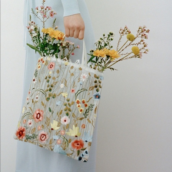 NWT. Zara Cream Tulle Floral Embroidery Bag/Tote. - Picture 2 of 7